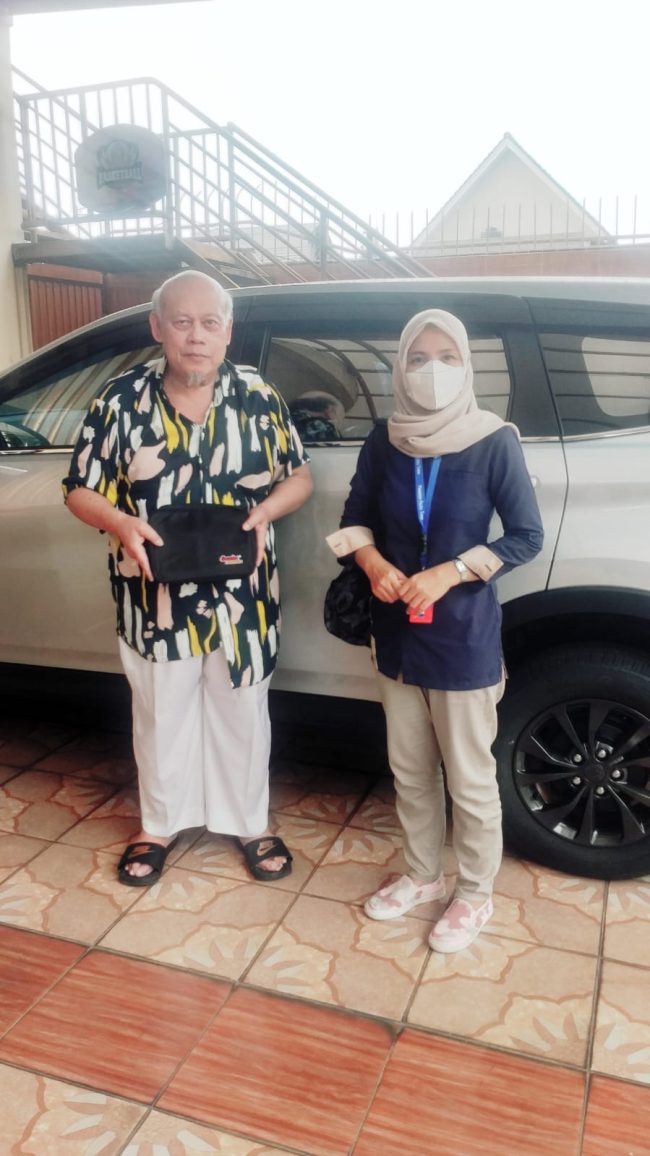 Foto Penyerahan Unit Sales Mobil Daihatsu Ririn (3)