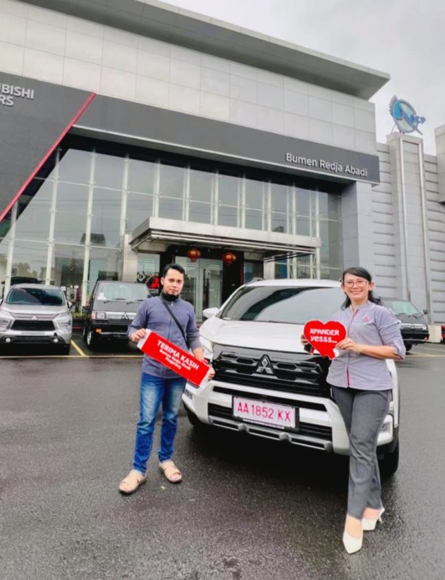 Foto Penyerahan Unit Sales Mobil Mitsubishi Vita (2)